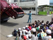 車が動き出すと大きな歓声が！