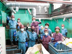 リサイクルプラント工場で働く人たち